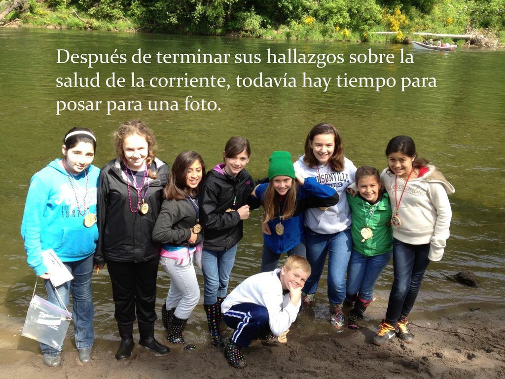 Después de terminar sus hallazgos sobre la salud de la corriente, todavía hay tiempo para posar para una foto.