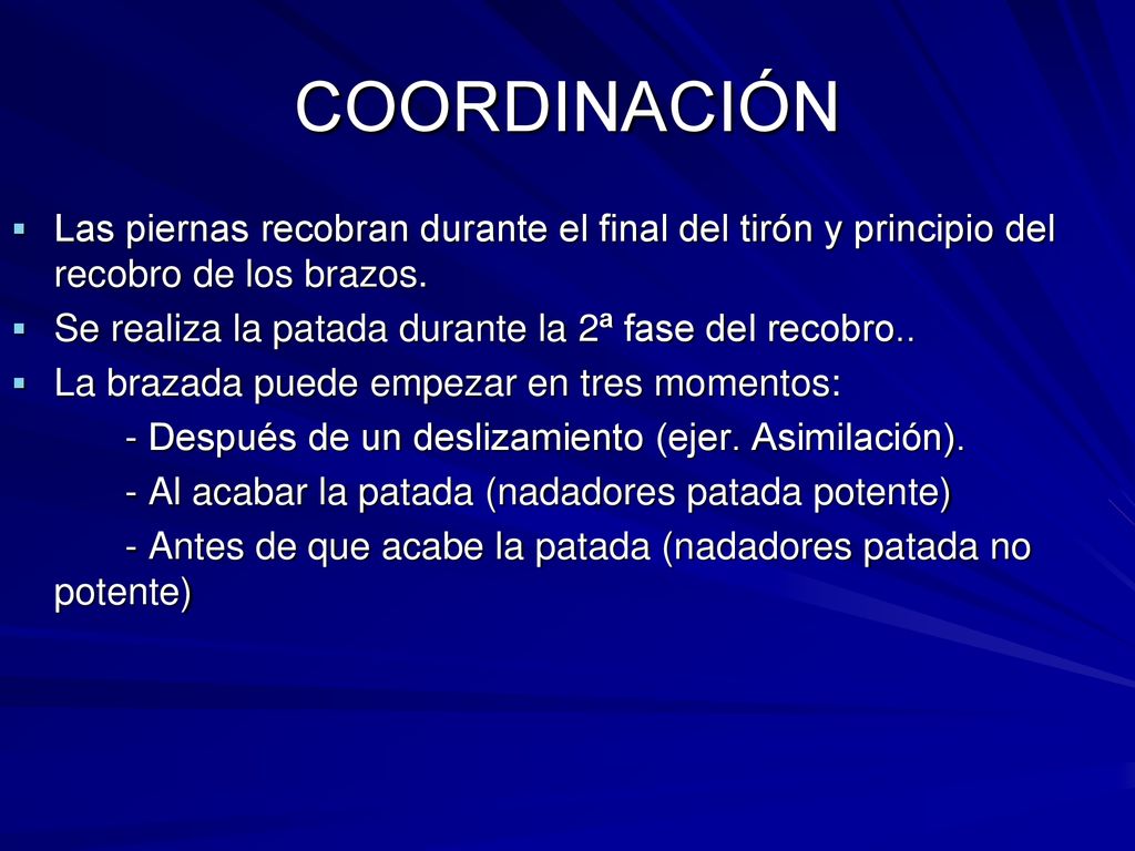 COORDINACIÓN Las piernas recobran durante el final del tirón y principio del recobro de los brazos.