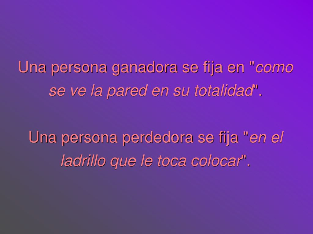 Una persona ganadora se fija en como se ve la pared en su totalidad .