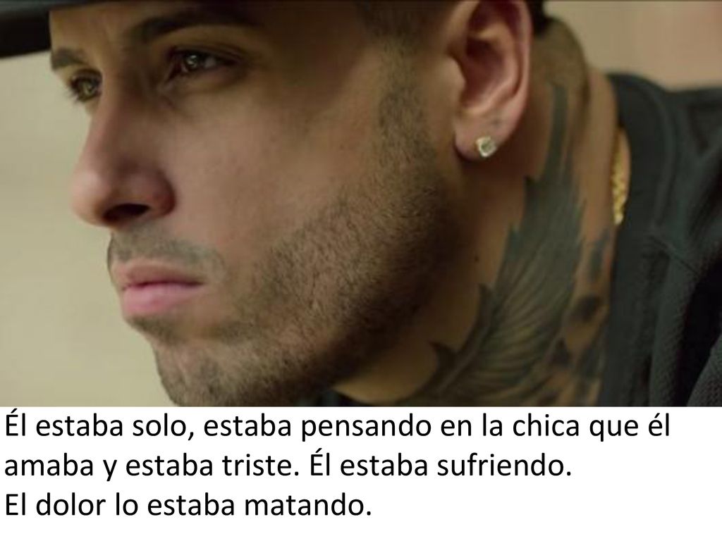 Él estaba solo, estaba pensando en la chica que él amaba y estaba triste.
