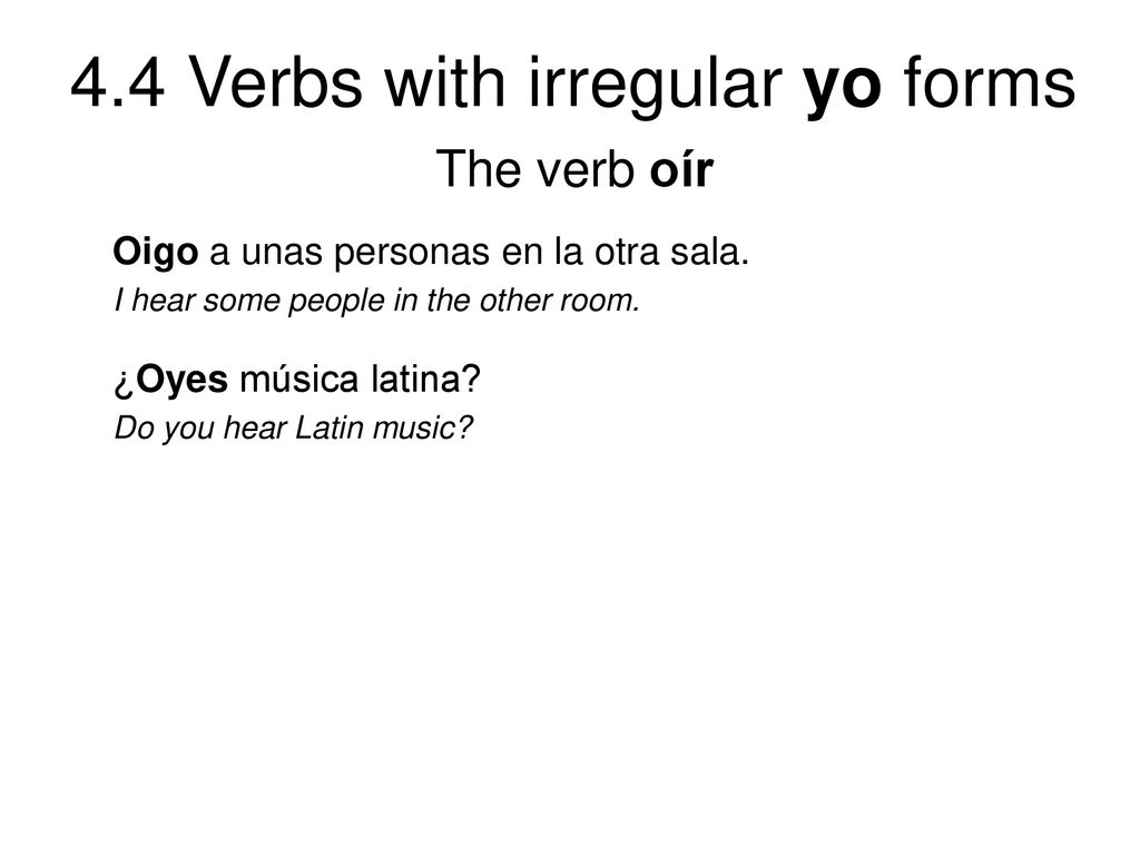 The verb oír Oigo a unas personas en la otra sala.