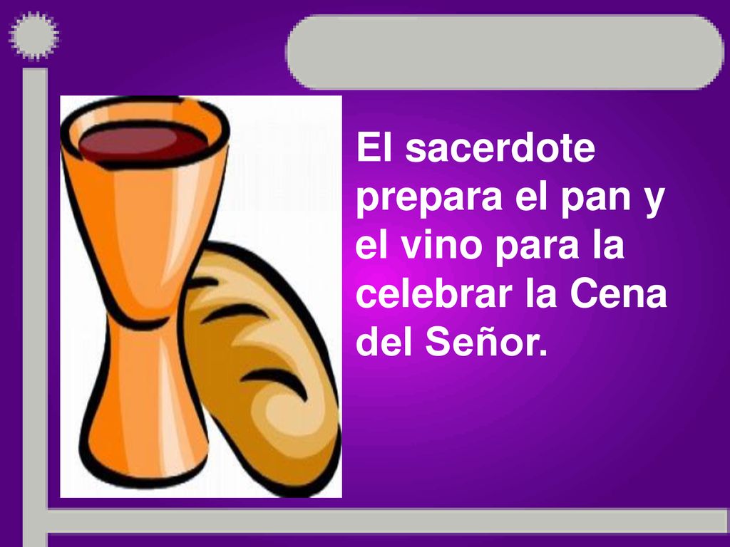 El sacerdote prepara el pan y el vino para la celebrar la Cena del Señor.