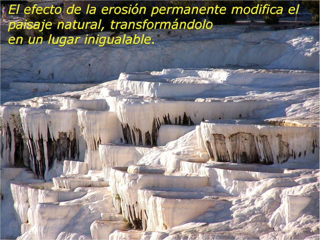 El efecto de la erosión permanente modifica el paisaje natural, transformándolo