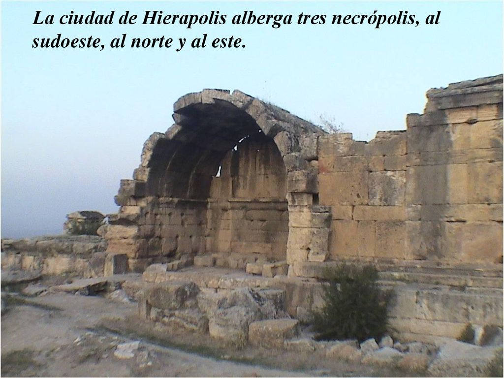 La ciudad de Hierapolis alberga tres necrópolis, al sudoeste, al norte y al este.