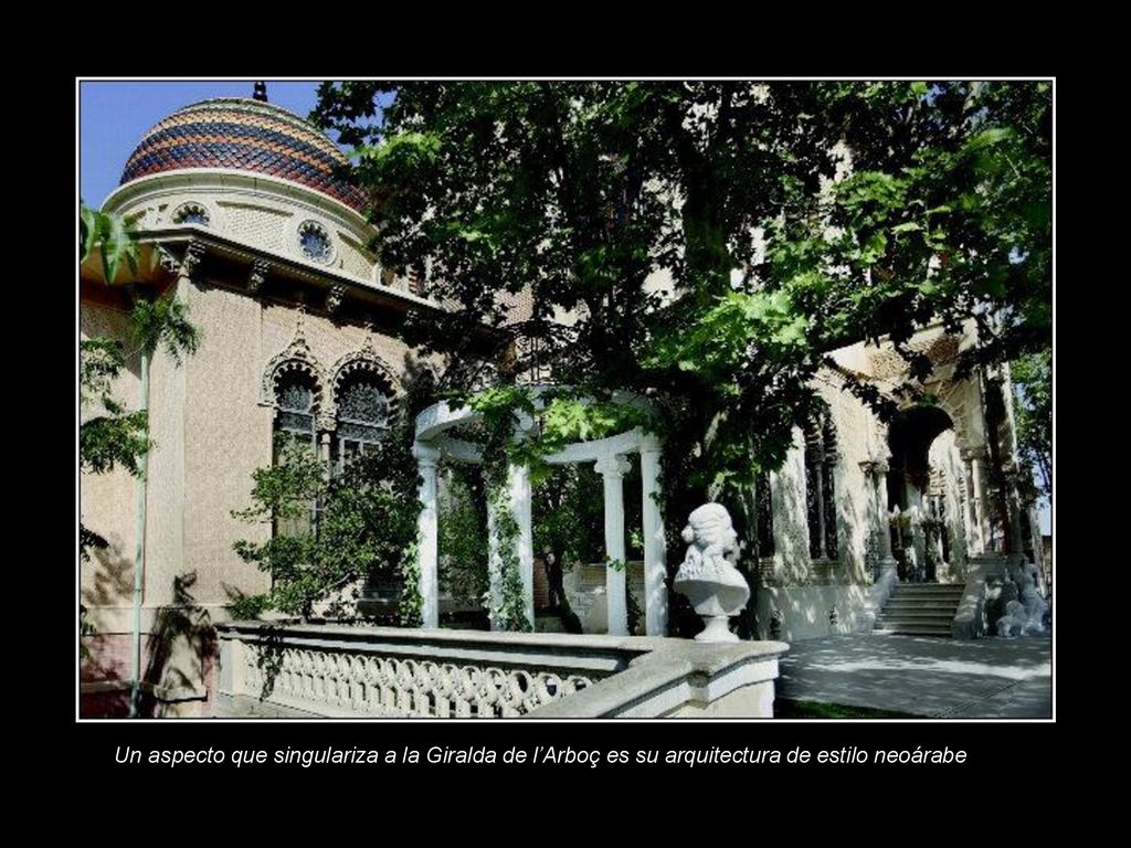 Un aspecto que singulariza a la Giralda de l’Arboç es su arquitectura de estilo neoárabe