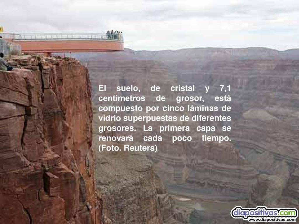 El suelo, de cristal y 7,1 centímetros de grosor, está compuesto por cinco láminas de vídrio superpuestas de diferentes grosores.