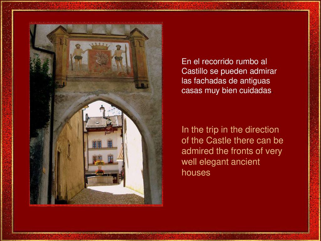 En el recorrido rumbo al Castillo se pueden admirar las fachadas de antiguas casas muy bien cuidadas.