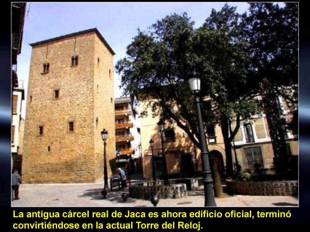 La antigua cárcel real de Jaca es ahora edificio oficial, terminó convirtiéndose en la actual Torre del Reloj.