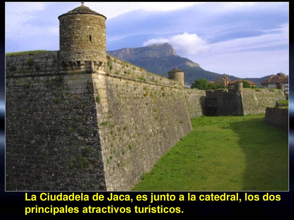 La Ciudadela de Jaca, es junto a la catedral, los dos principales atractivos turísticos.