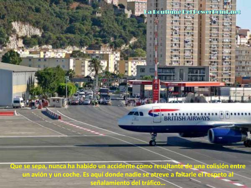 Que se sepa, nunca ha habido un accidente como resultante de una colisión entre un avión y un coche.