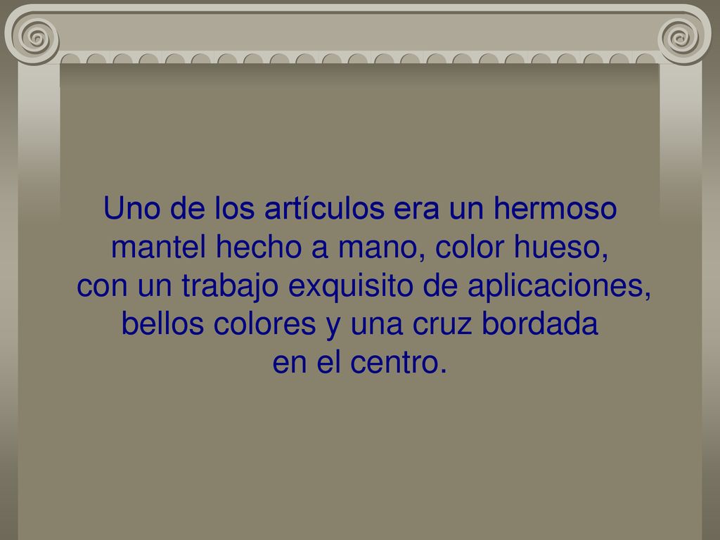 Uno de los artículos era un hermoso mantel hecho a mano, color hueso, con un trabajo exquisito de aplicaciones, bellos colores y una cruz bordada en el centro.