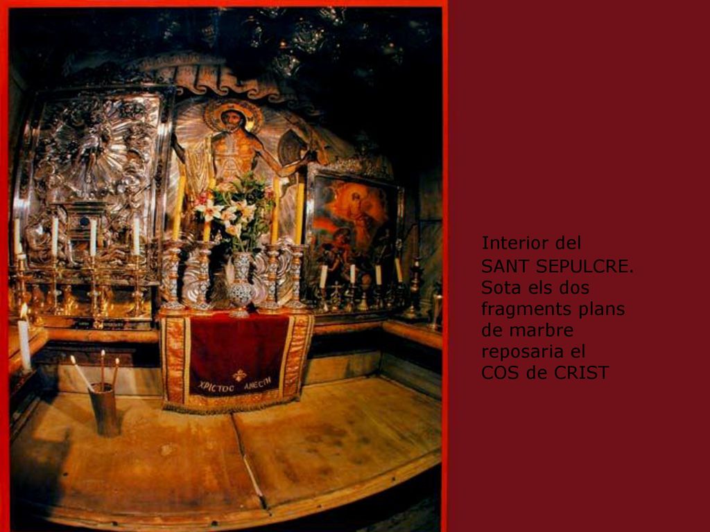 Interior del SANT SEPULCRE. Sota els dos fragments plans de marbre