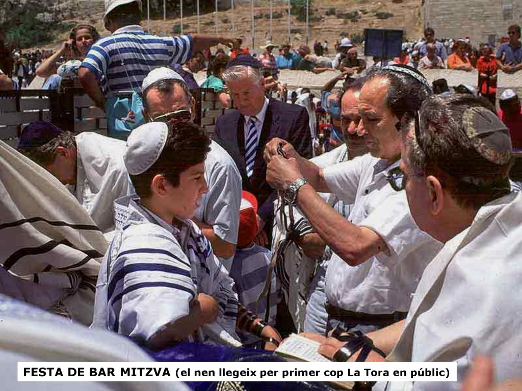 FESTA DE BAR MITZVA (el nen llegeix per primer cop La Tora en públic)