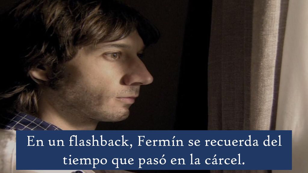 En un flashback, Fermín se recuerda del tiempo que pasó en la cárcel.