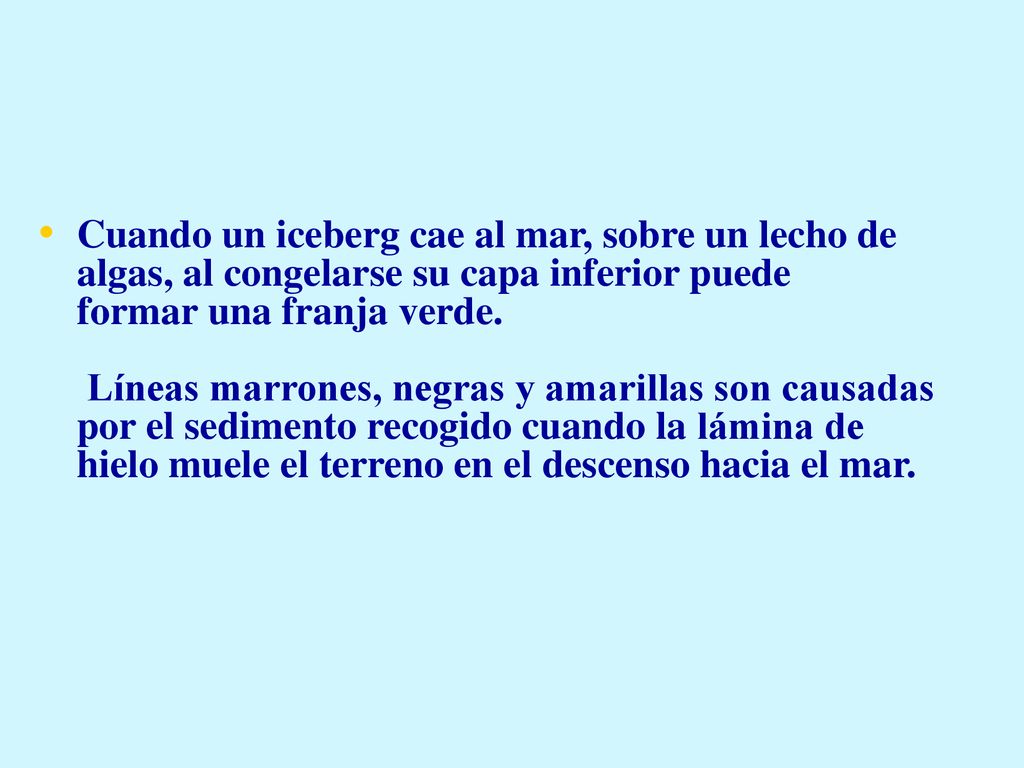 Cuando un iceberg cae al mar, sobre un lecho de algas, al congelarse su capa inferior puede formar una franja verde.