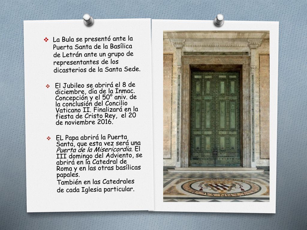 La Bula se presentó ante la Puerta Santa de la Basílica de Letrán ante un grupo de representantes de los dicasterios de la Santa Sede.
