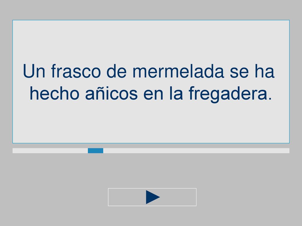 Un frasco de mermelada se ha hecho añicos en la fregadera.