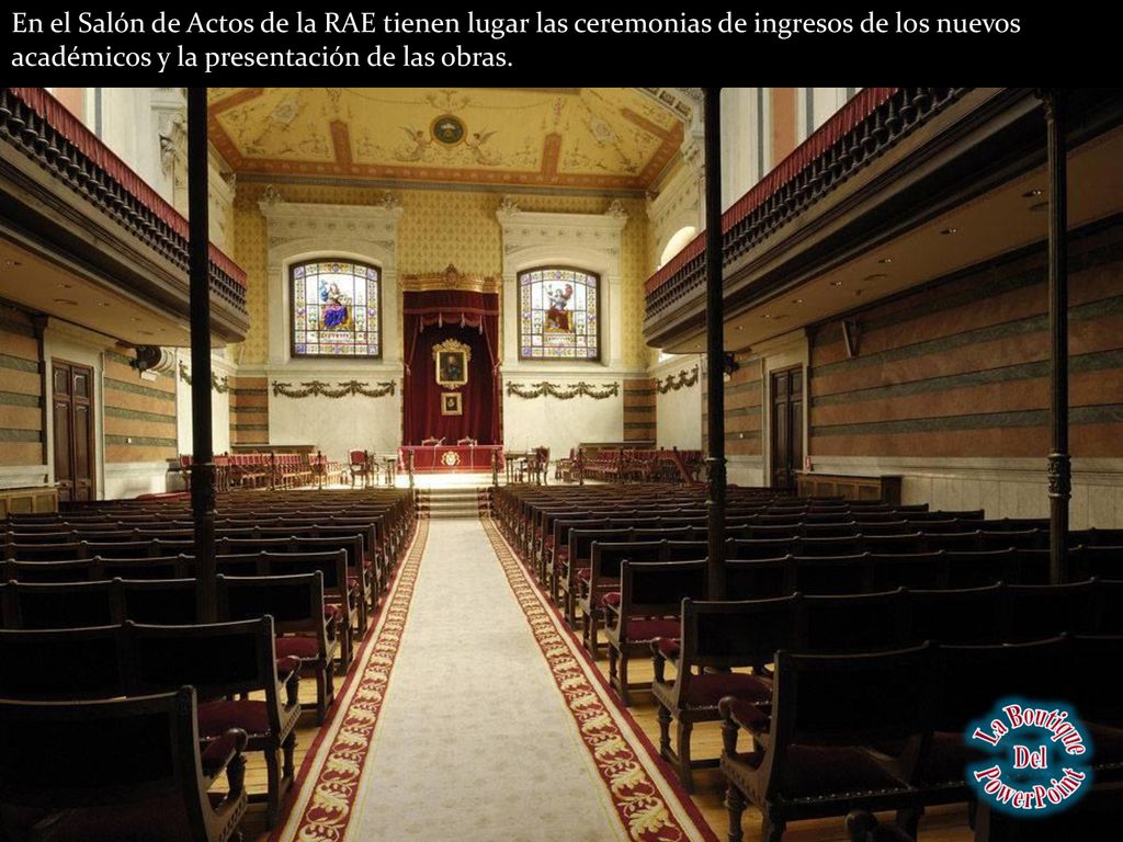En el Salón de Actos de la RAE tienen lugar las ceremonias de ingresos de los nuevos académicos y la presentación de las obras.