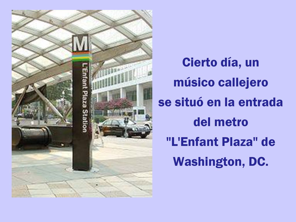 Cierto día, un músico callejero. se situó en la entrada.