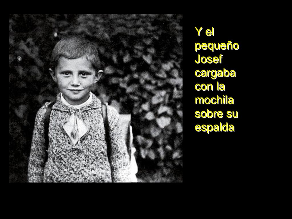 Y el pequeño Josef cargaba con la mochila sobre su espalda