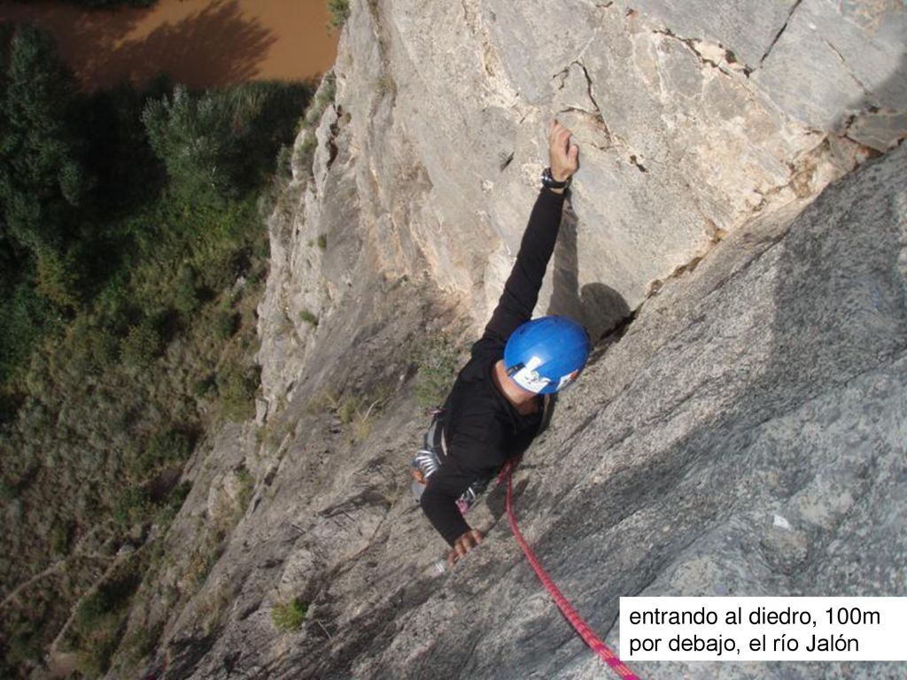 entrando al diedro, 100m por debajo, el río Jalón