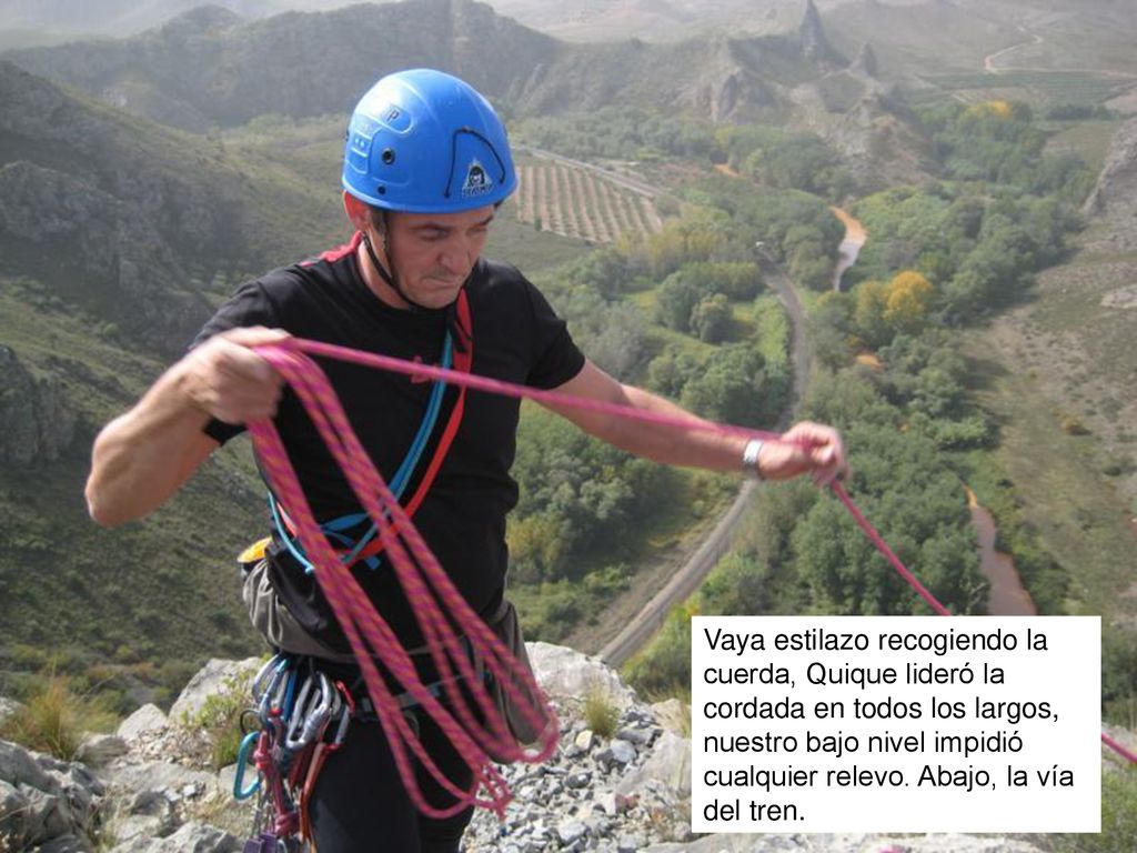Vaya estilazo recogiendo la cuerda, Quique lideró la cordada en todos los largos, nuestro bajo nivel impidió cualquier relevo.