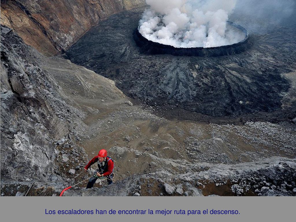 Los escaladores han de encontrar la mejor ruta para el descenso.