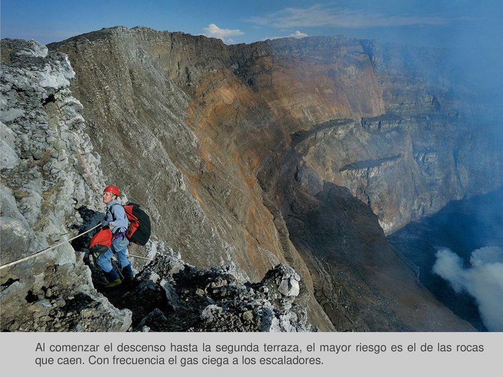 Al comenzar el descenso hasta la segunda terraza, el mayor riesgo es el de las rocas que caen.