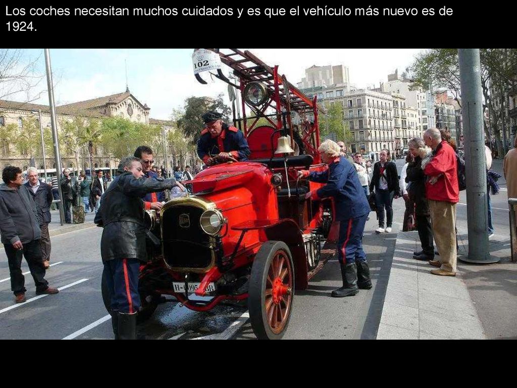 Los coches necesitan muchos cuidados y es que el vehículo más nuevo es de 1924.