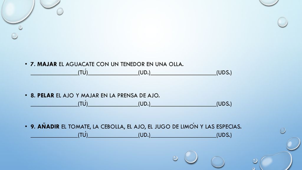 7. MAJAR el aguacate con un tenedor en una olla