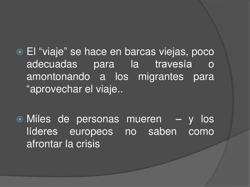 El viaje se hace en barcas viejas, poco adecuadas para la travesía o amontonando a los migrantes para aprovechar el viaje..