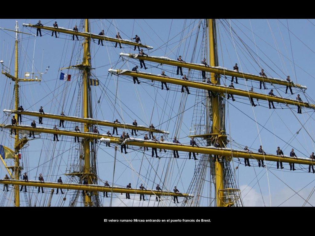 El velero rumano Mircea entrando en el puerto francés de Brest.