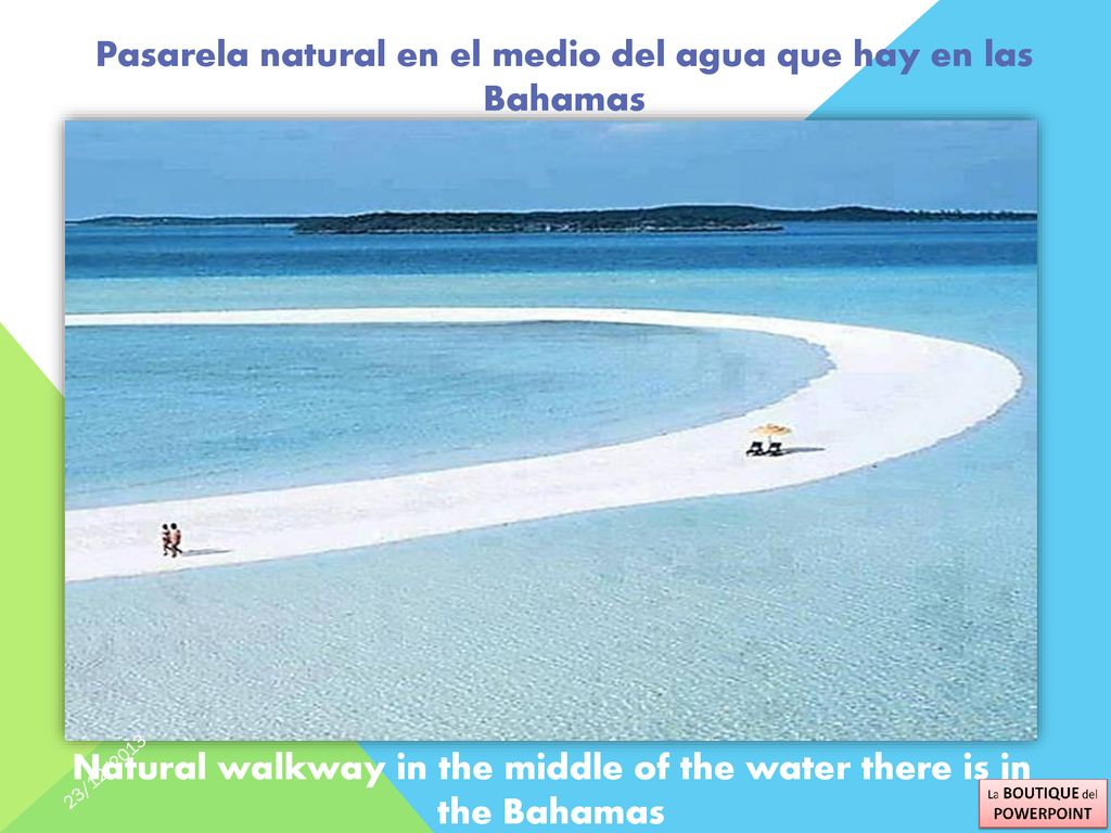Pasarela natural en el medio del agua que hay en las Bahamas