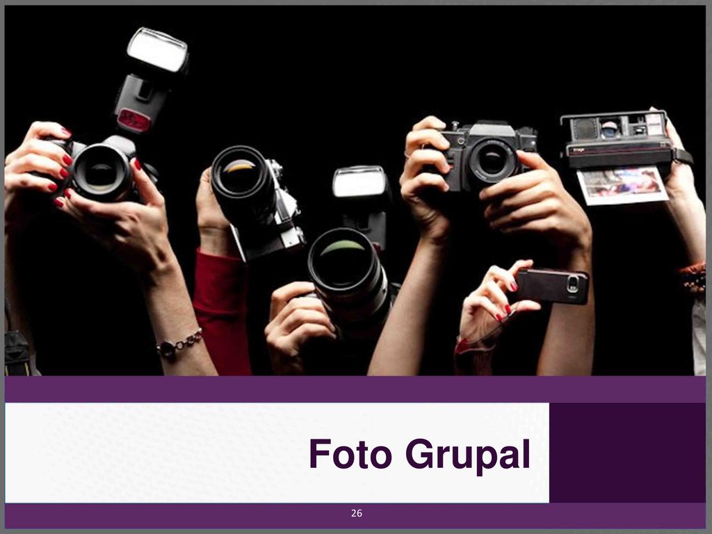 Instructor organiza al grupo para tomar foto oficial