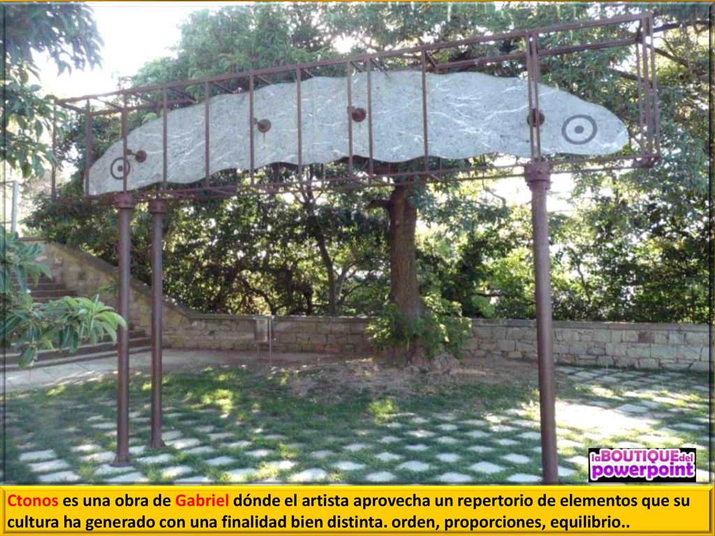 Ctonos es una obra de Gabriel dónde el artista aprovecha un repertorio de elementos que su cultura ha generado con una finalidad bien distinta.