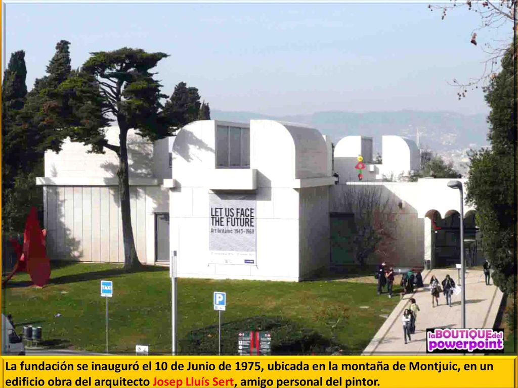 La fundación se inauguró el 10 de Junio de 1975, ubicada en la montaña de Montjuic, en un edificio obra del arquitecto Josep Lluís Sert, amigo personal del pintor.