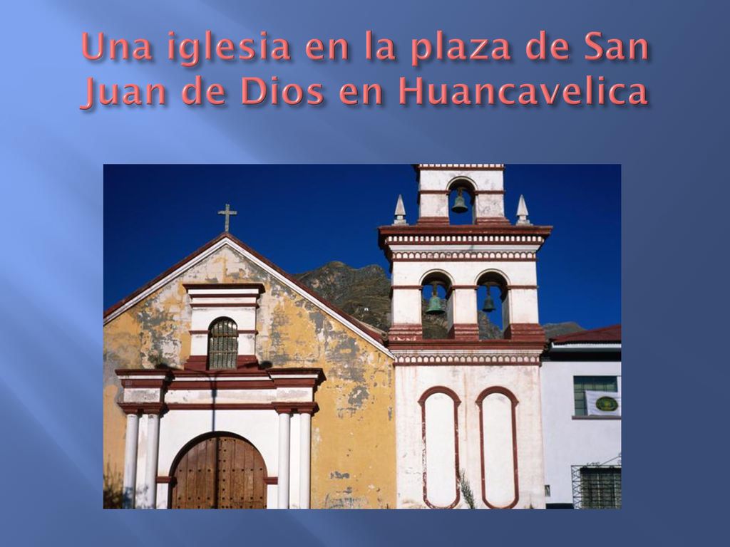 Una iglesia en la plaza de San Juan de Dios en Huancavelica