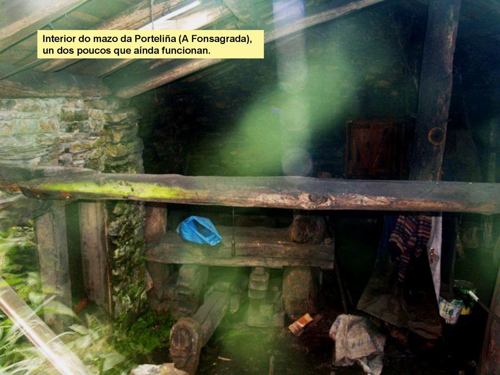 Interior do mazo da Porteliña (A Fonsagrada), un dos poucos que aínda funcionan.