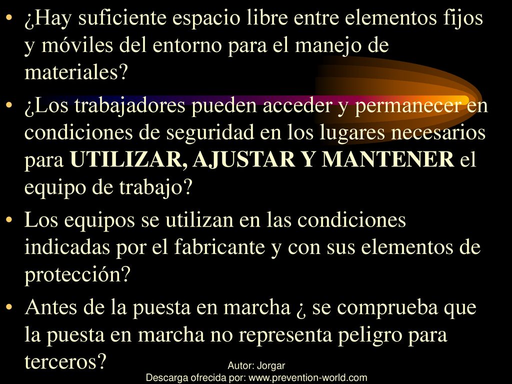 ¿Hay suficiente espacio libre entre elementos fijos y móviles del entorno para el manejo de materiales