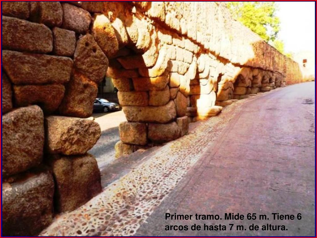Primer tramo. Mide 65 m. Tiene 6 arcos de hasta 7 m. de altura.