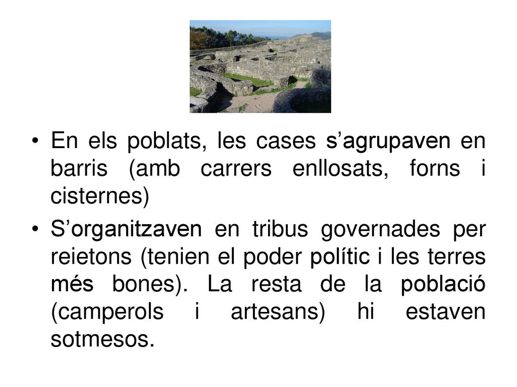 En els poblats, les cases s’agrupaven en barris (amb carrers enllosats, forns i cisternes)