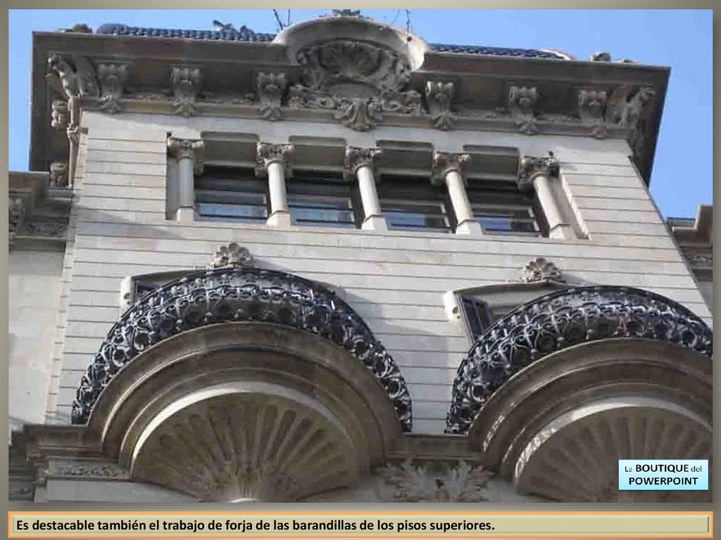 Es destacable también el trabajo de forja de las barandillas de los pisos superiores.