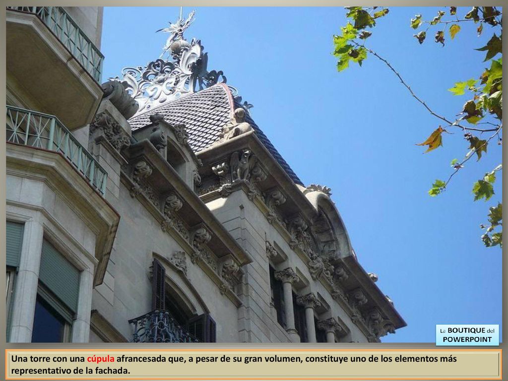 Una torre con una cúpula afrancesada que, a pesar de su gran volumen, constituye uno de los elementos más representativo de la fachada.