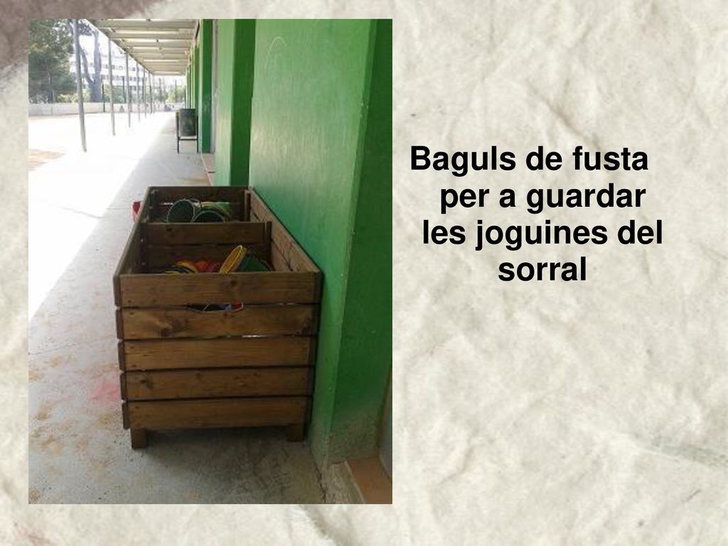 Baguls de fusta per a guardar les joguines del sorral
