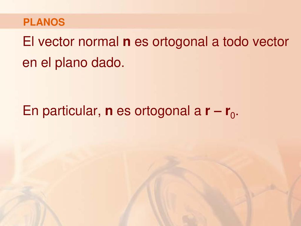El vector normal n es ortogonal a todo vector en el plano dado.