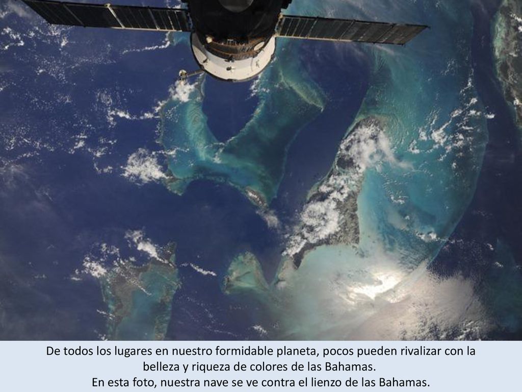 De todos los lugares en nuestro formidable planeta, pocos pueden rivalizar con la belleza y riqueza de colores de las Bahamas. En esta foto, nuestra nave se ve contra el lienzo de las Bahamas.