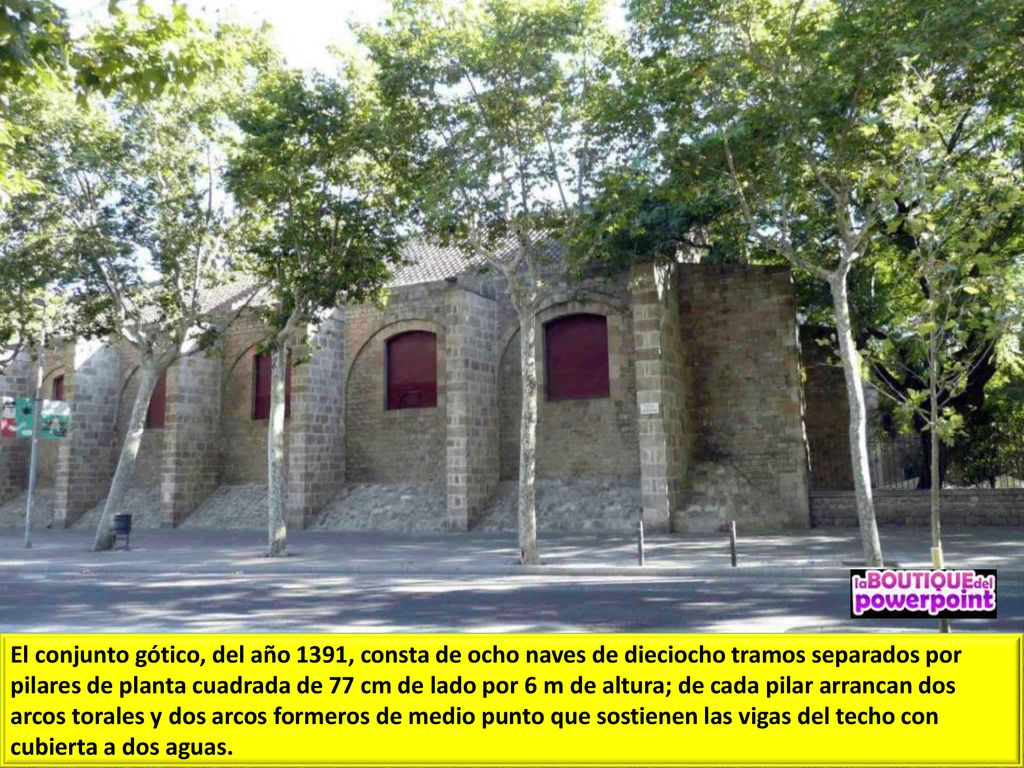 El conjunto gótico, del año 1391, consta de ocho naves de dieciocho tramos separados por pilares de planta cuadrada de 77 cm de lado por 6 m de altura; de cada pilar arrancan dos arcos torales y dos arcos formeros de medio punto que sostienen las vigas del techo con cubierta a dos aguas.