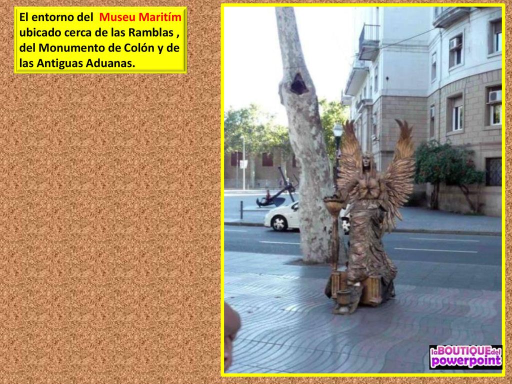 El entorno del Museu Maritím ubicado cerca de las Ramblas , del Monumento de Colón y de las Antiguas Aduanas.