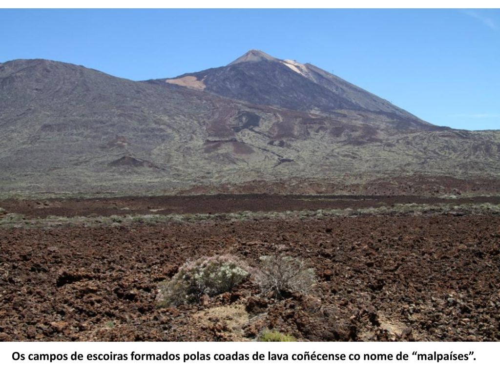 Os campos de escoiras formados polas coadas de lava coñécense co nome de malpaíses .