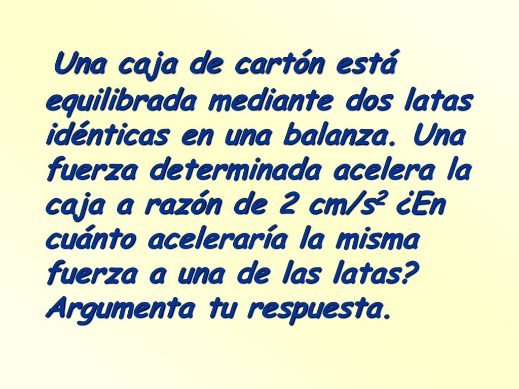 Una caja de cartón está equilibrada mediante dos latas idénticas en una balanza.